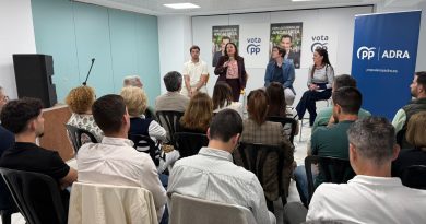 El PP pone en valor las políticas de vivienda y agricultura impulsadas por Juanma Moreno en un foro celebrado en Adra
