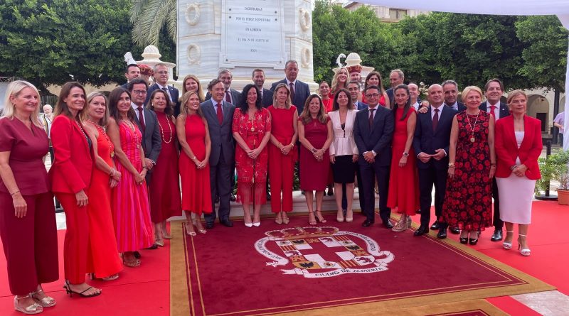 FOTONOTICIA: HOMENAJE A LOS COLORAOS