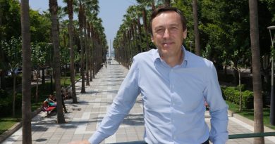 Rafael Hernando acusa al Gobierno de Pedro Sánchez de empobrecer a las familias almerienses