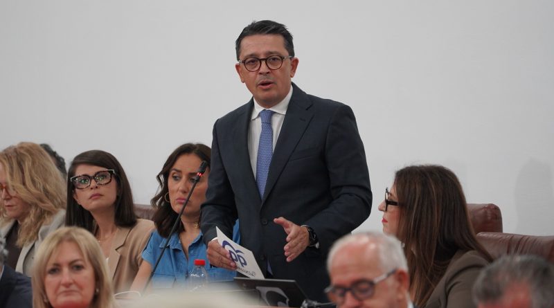 El PP denuncia las contradicciones del PSOE sobre el Algarrobico y reclama poner fin a un conflicto que ha dañado la imagen de Almería
